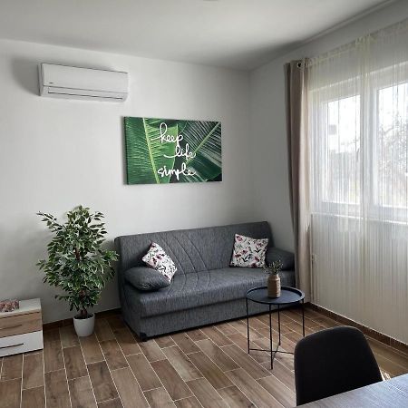 Ferienwohnung Apartman Solin 2, Parking Exterior foto
