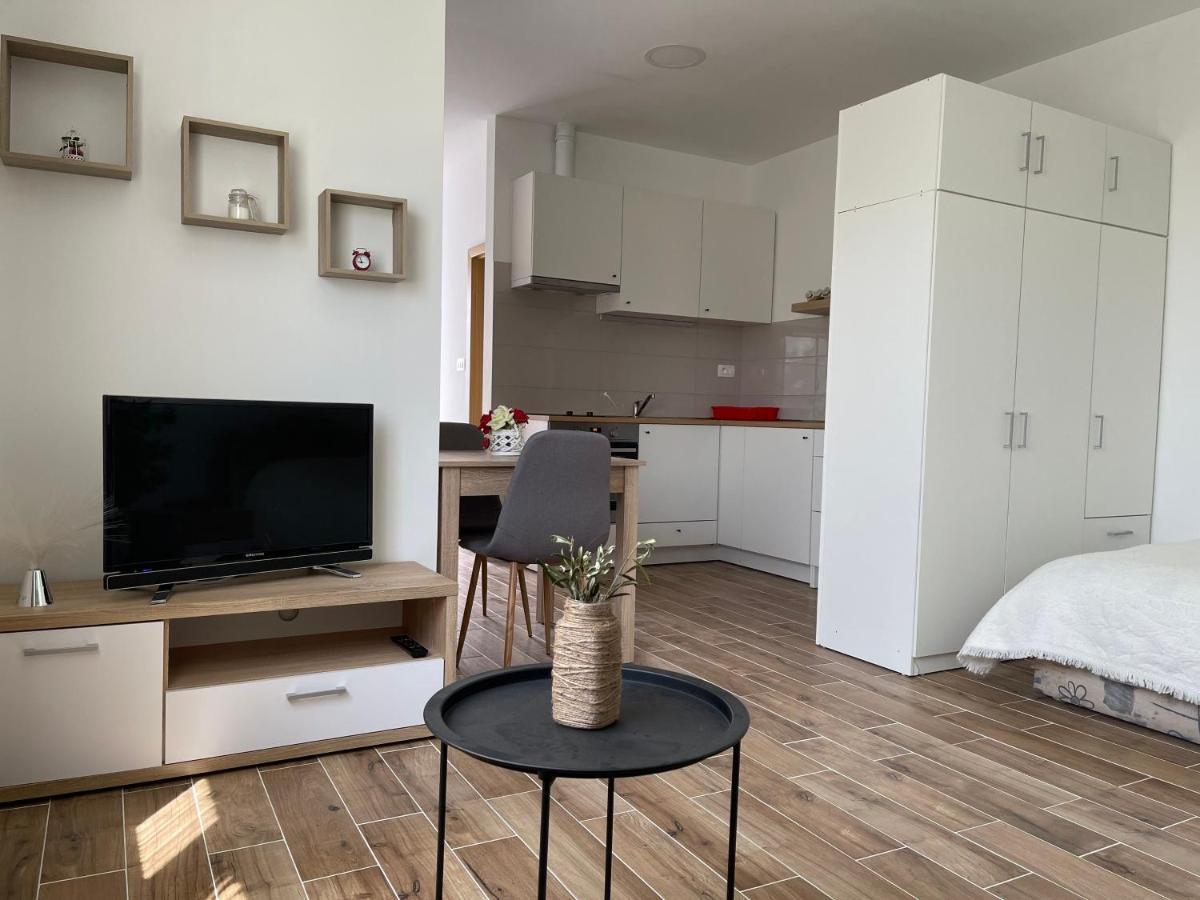 Ferienwohnung Apartman Solin 2, Parking Exterior foto