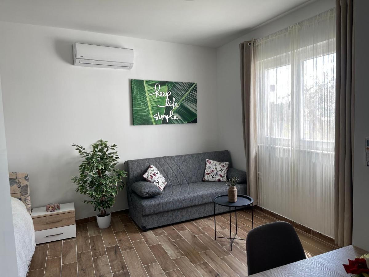 Ferienwohnung Apartman Solin 2, Parking Exterior foto