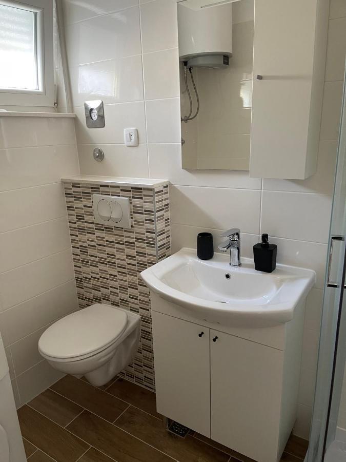 Ferienwohnung Apartman Solin 2, Parking Exterior foto