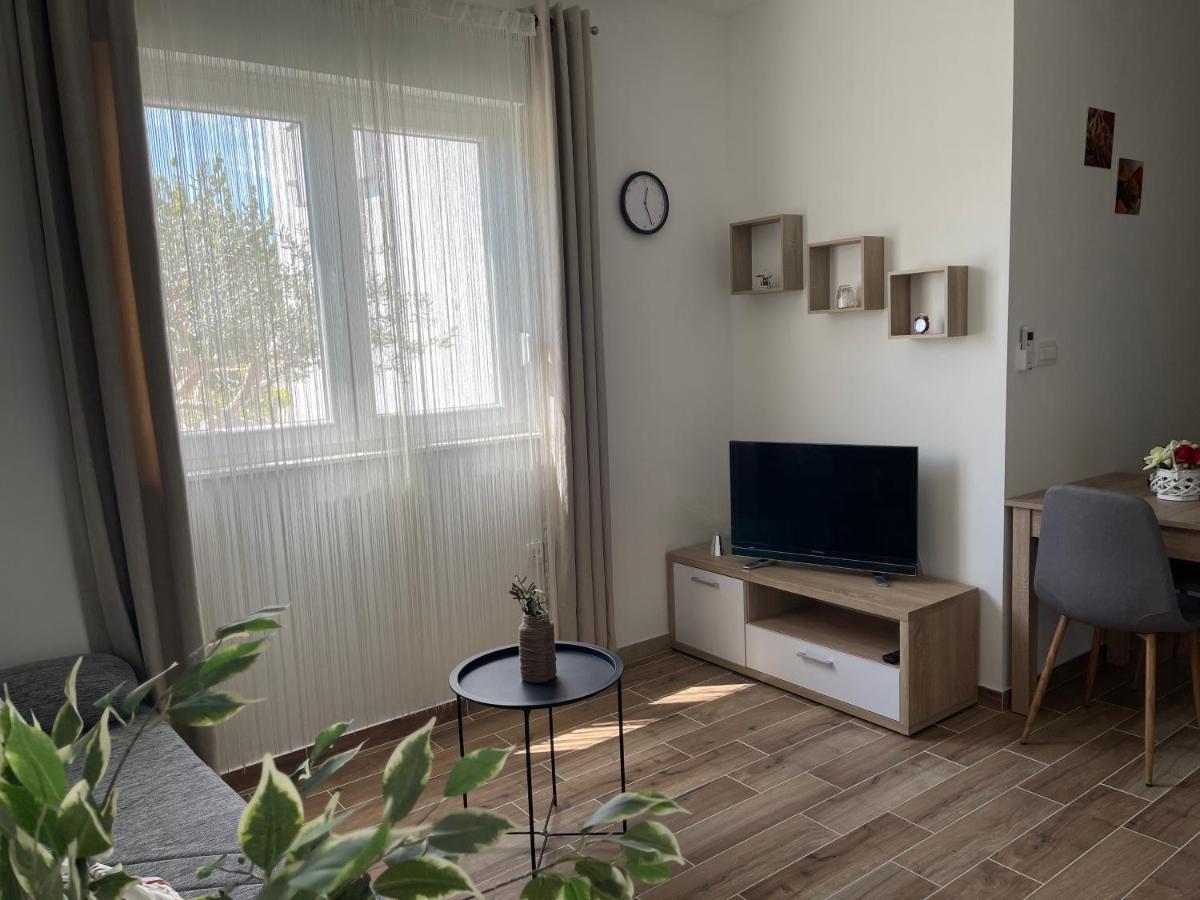 Ferienwohnung Apartman Solin 2, Parking Exterior foto