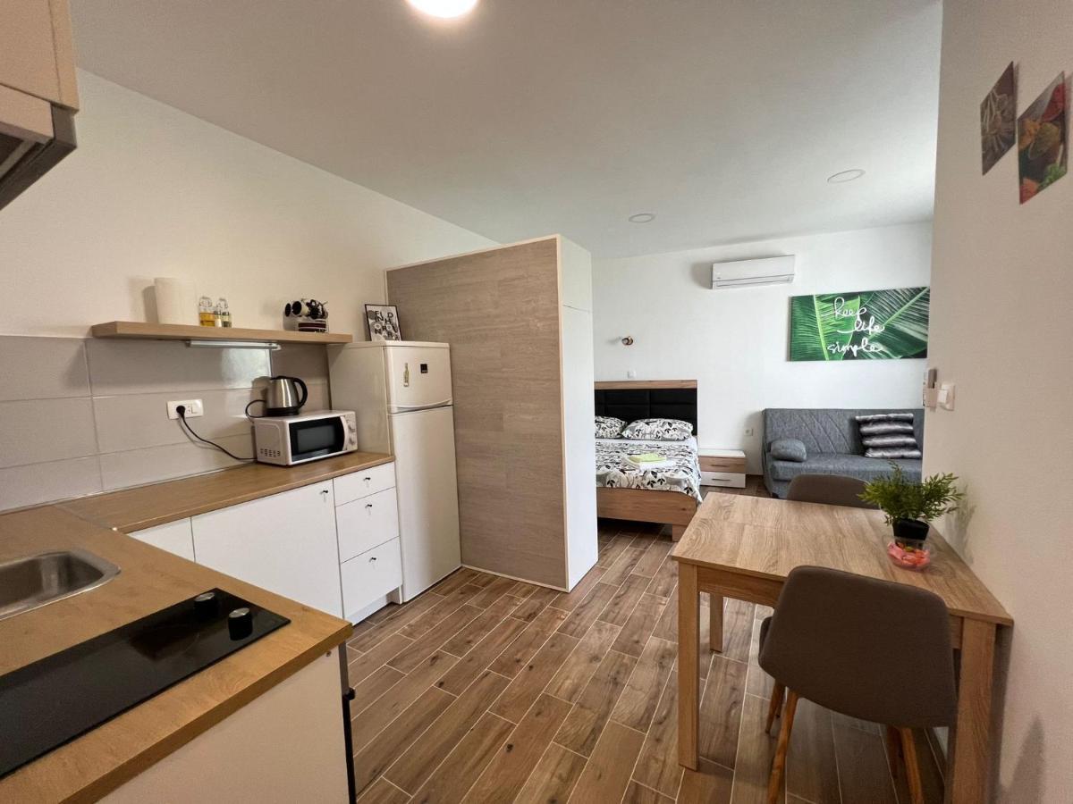 Ferienwohnung Apartman Solin 2, Parking Exterior foto